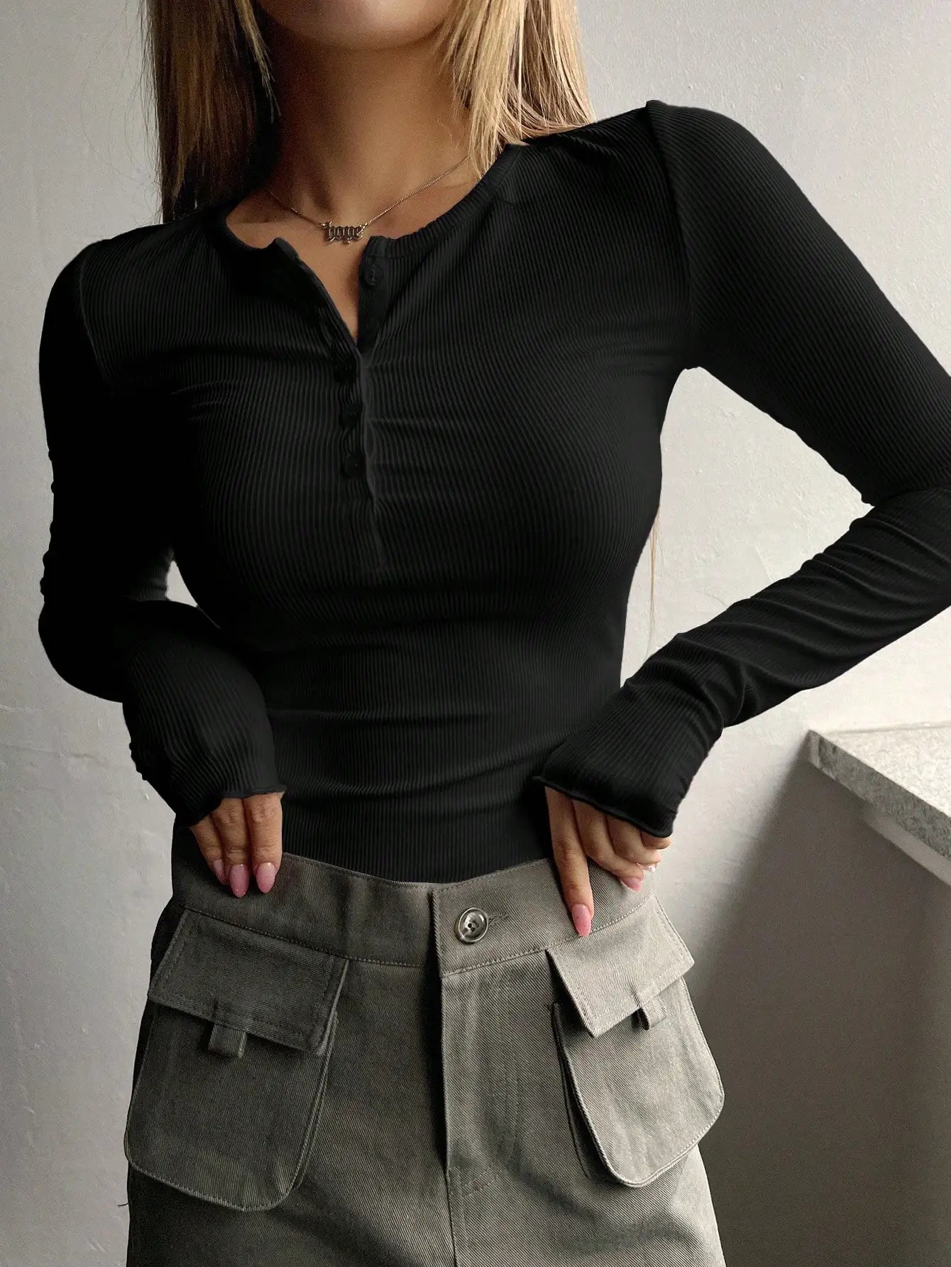 Haut Femme Côtelé à Manches Longues – T-Shirt Henley avec Boutons