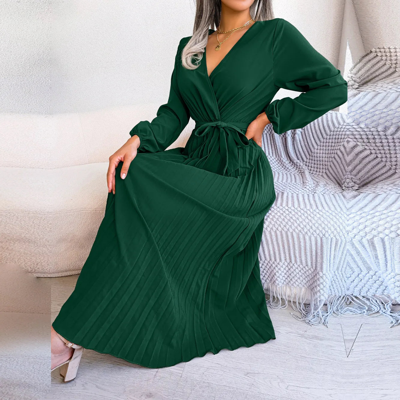 Nadine – Langes Plissee-Abendkleid mit V-Ausschnitt für Damen