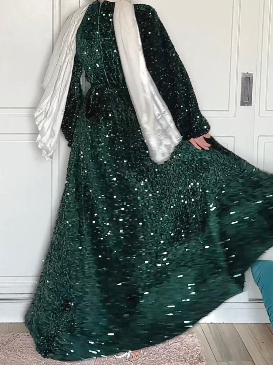 Natash – Langärmliges Abendkleid mit Pailletten und Rundhalsausschnitt
