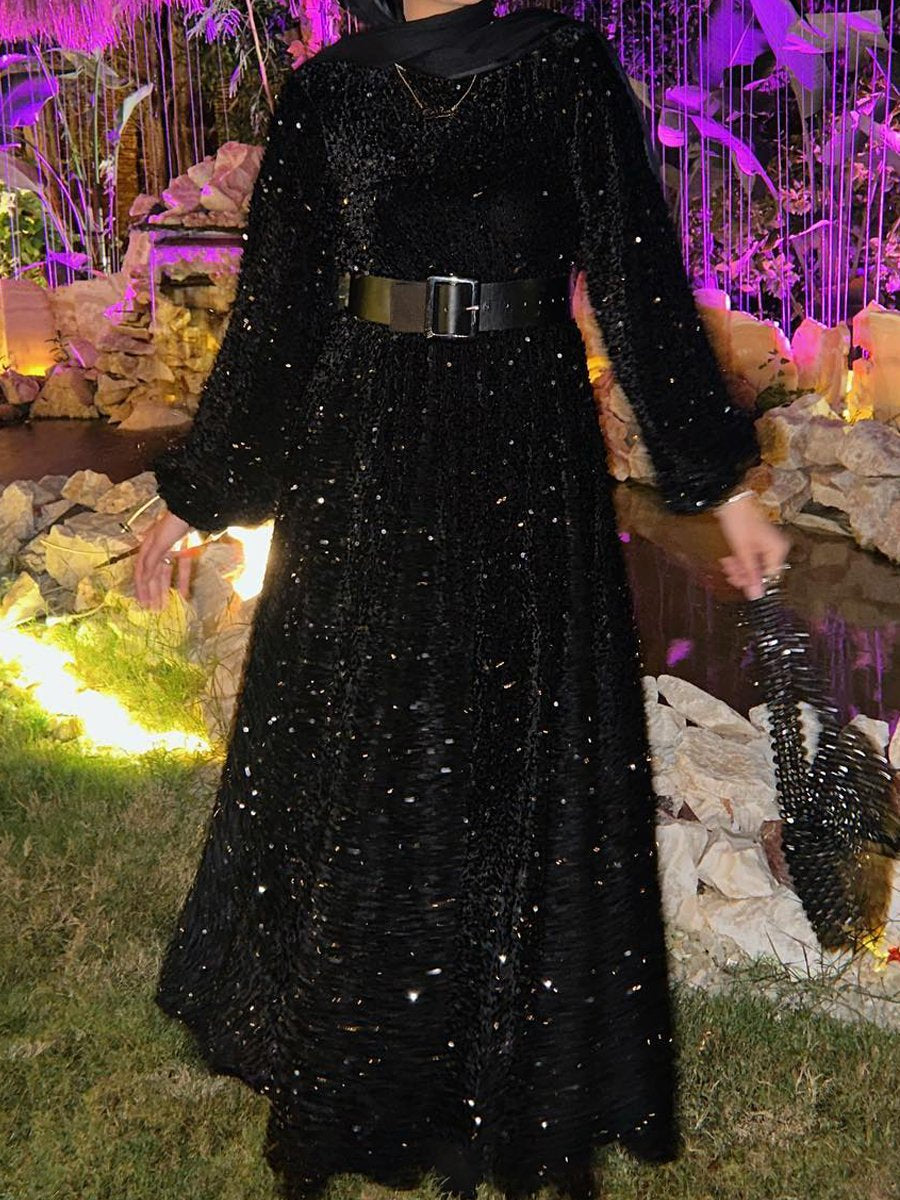Natash – Langärmliges Abendkleid mit Pailletten und Rundhalsausschnitt