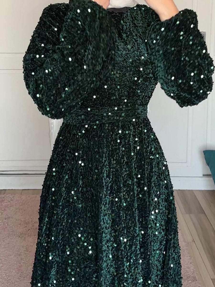 Natash – Langärmliges Abendkleid mit Pailletten und Rundhalsausschnitt