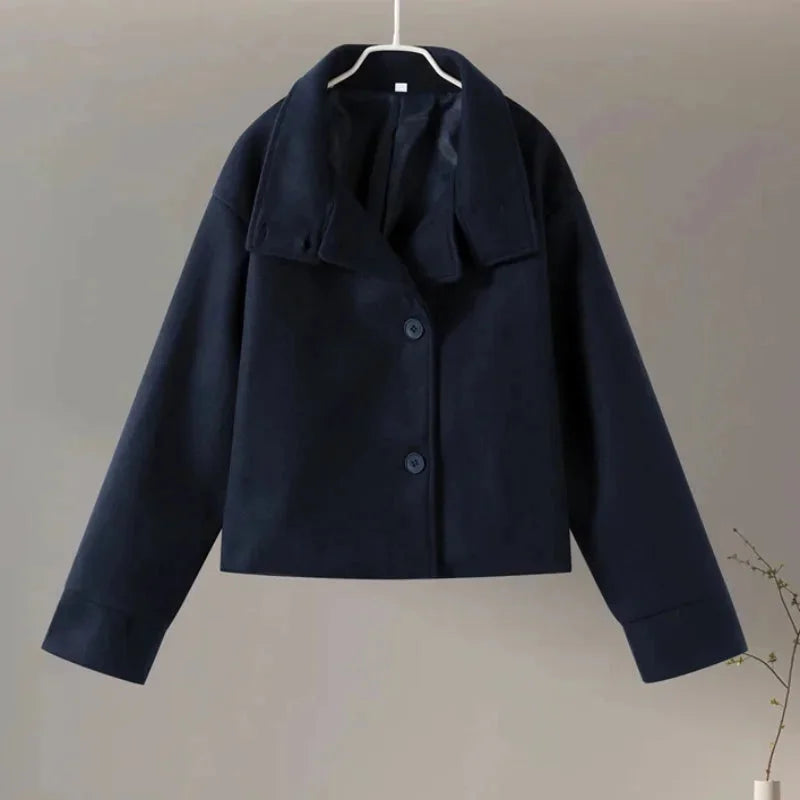 Manteau court femme avec boutons et col montant