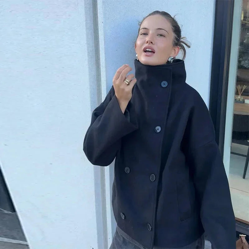 Manteau court femme avec boutons et col montant
