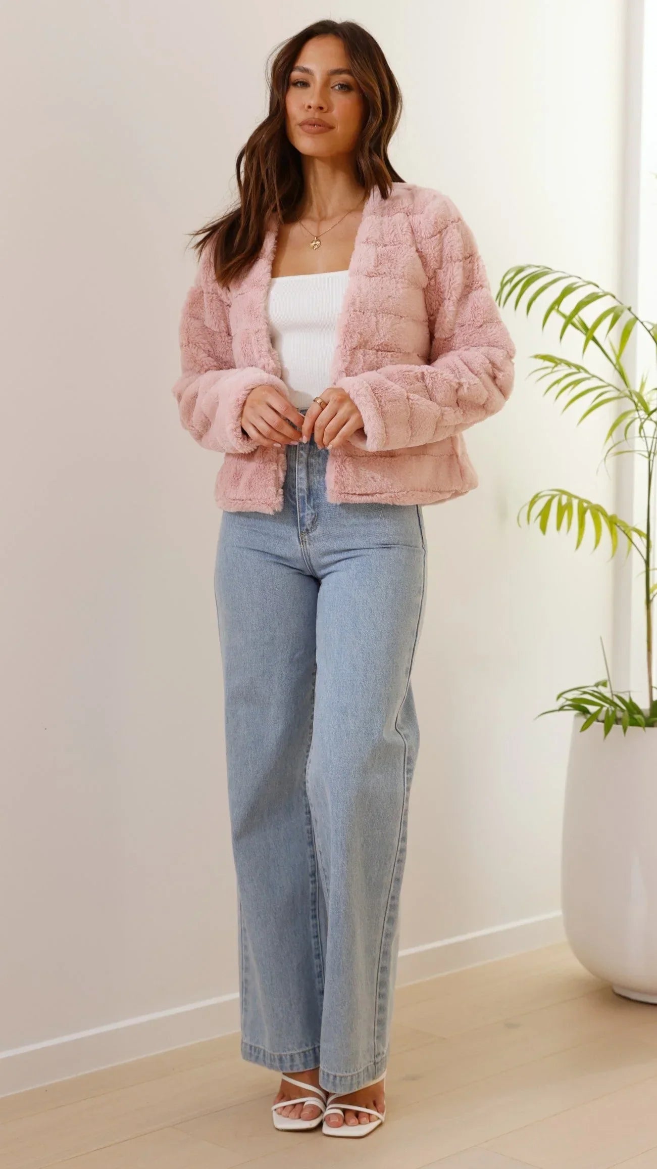 Veste courte femme en fausse fourrure à col ouvert