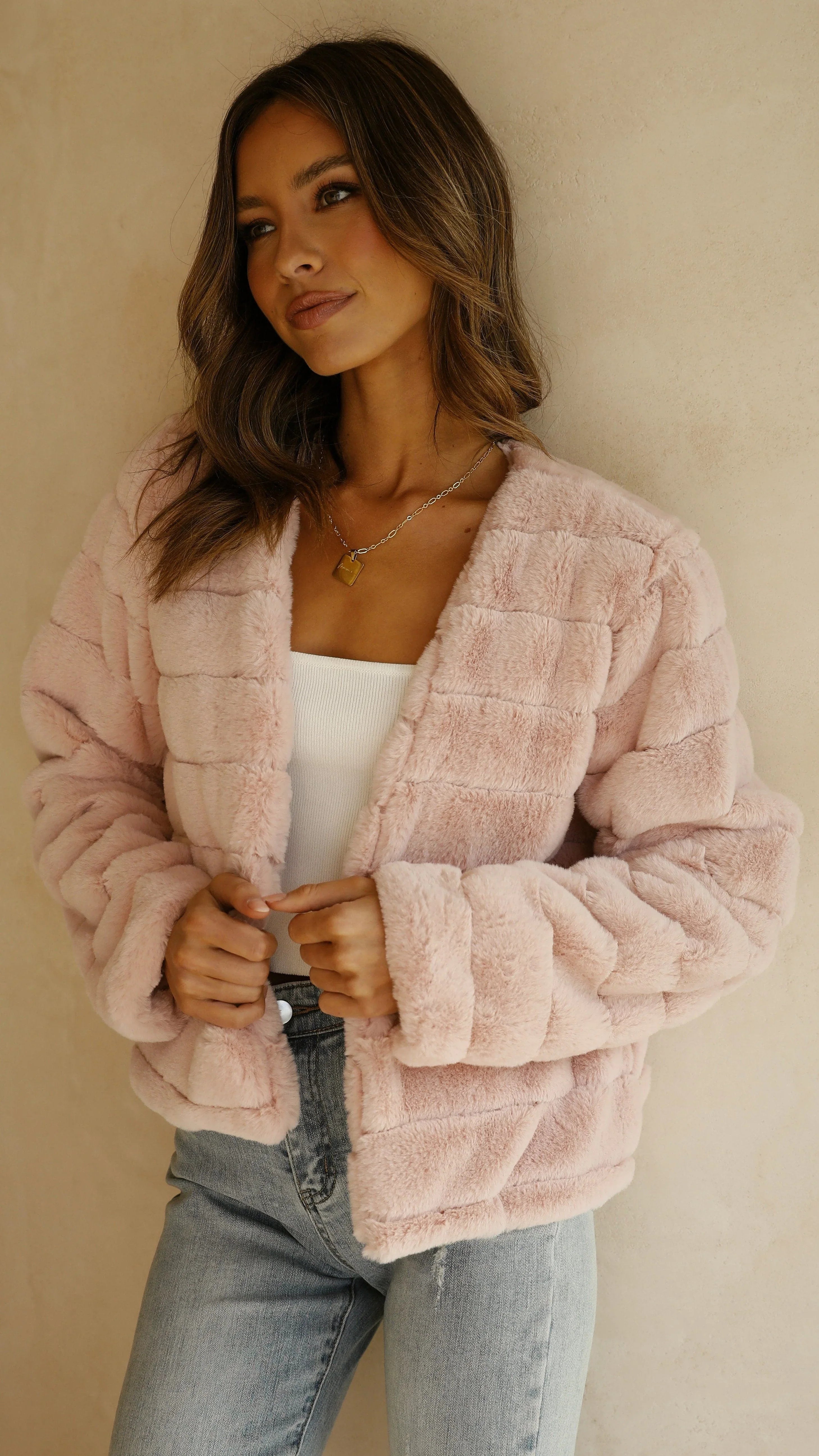 Veste courte femme en fausse fourrure à col ouvert