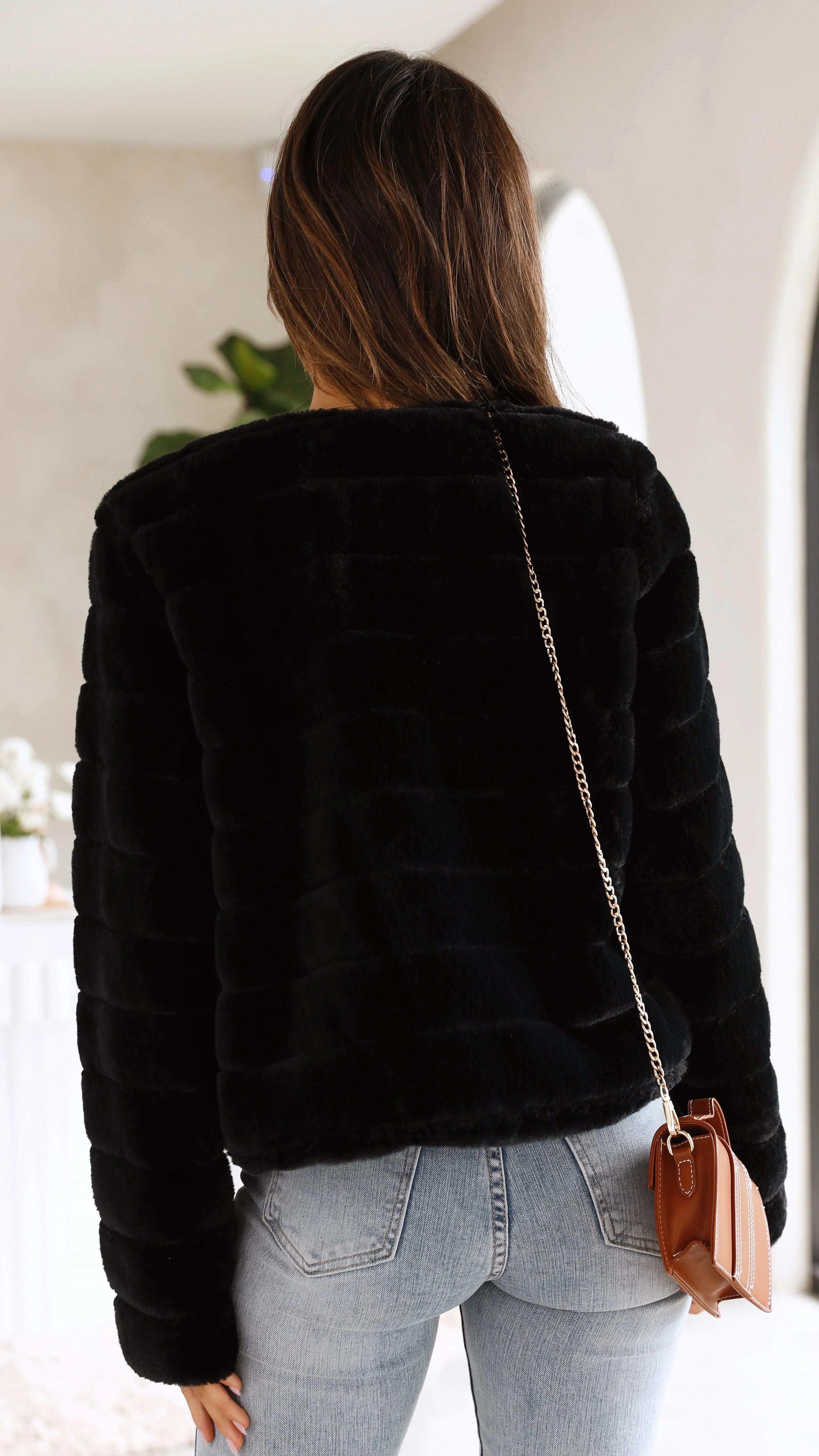 Veste courte femme en fausse fourrure à col ouvert