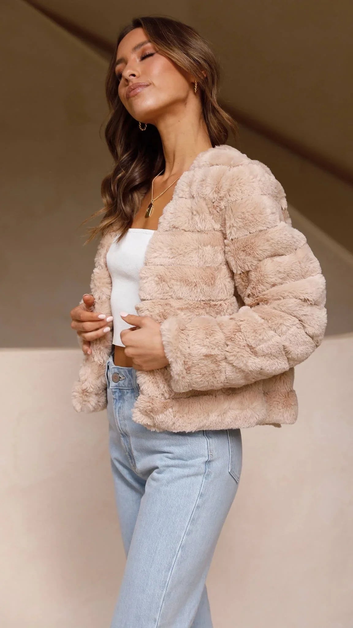 Veste courte femme en fausse fourrure à col ouvert