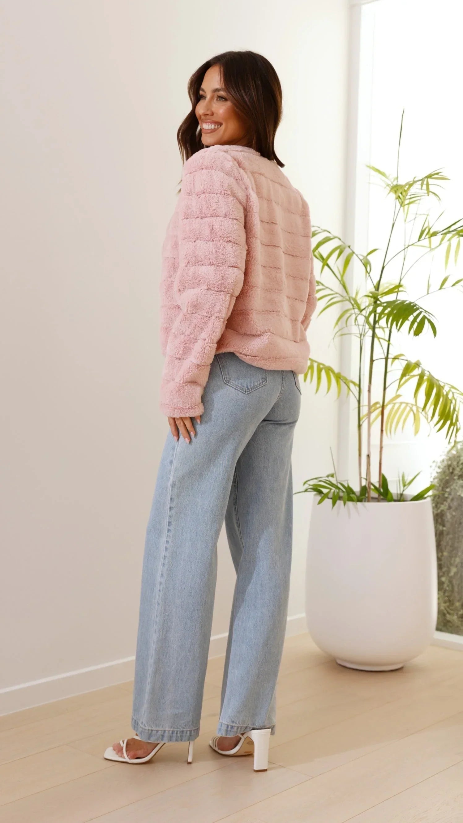 Veste courte femme en fausse fourrure à col ouvert