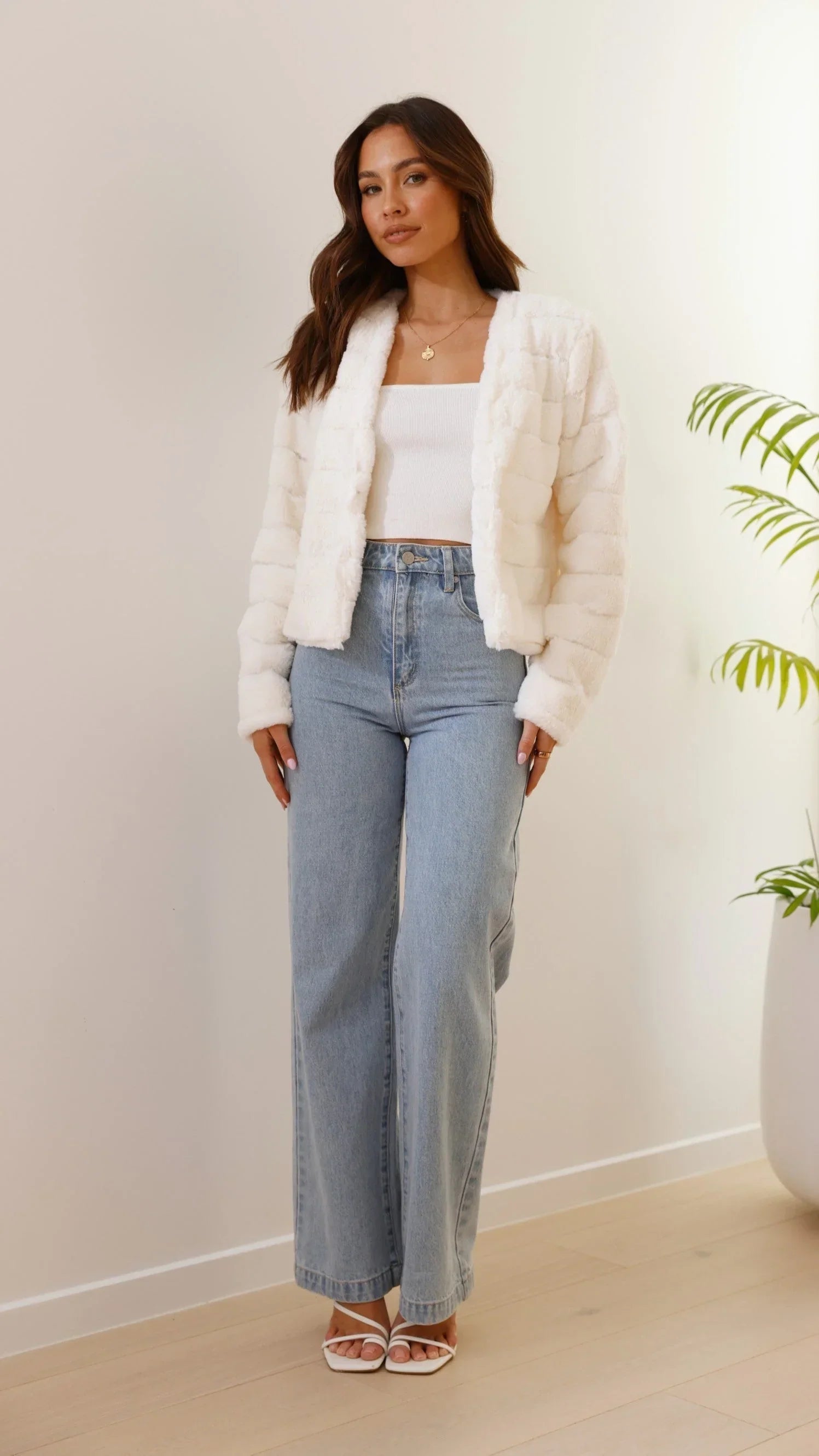 Veste courte femme en fausse fourrure à col ouvert