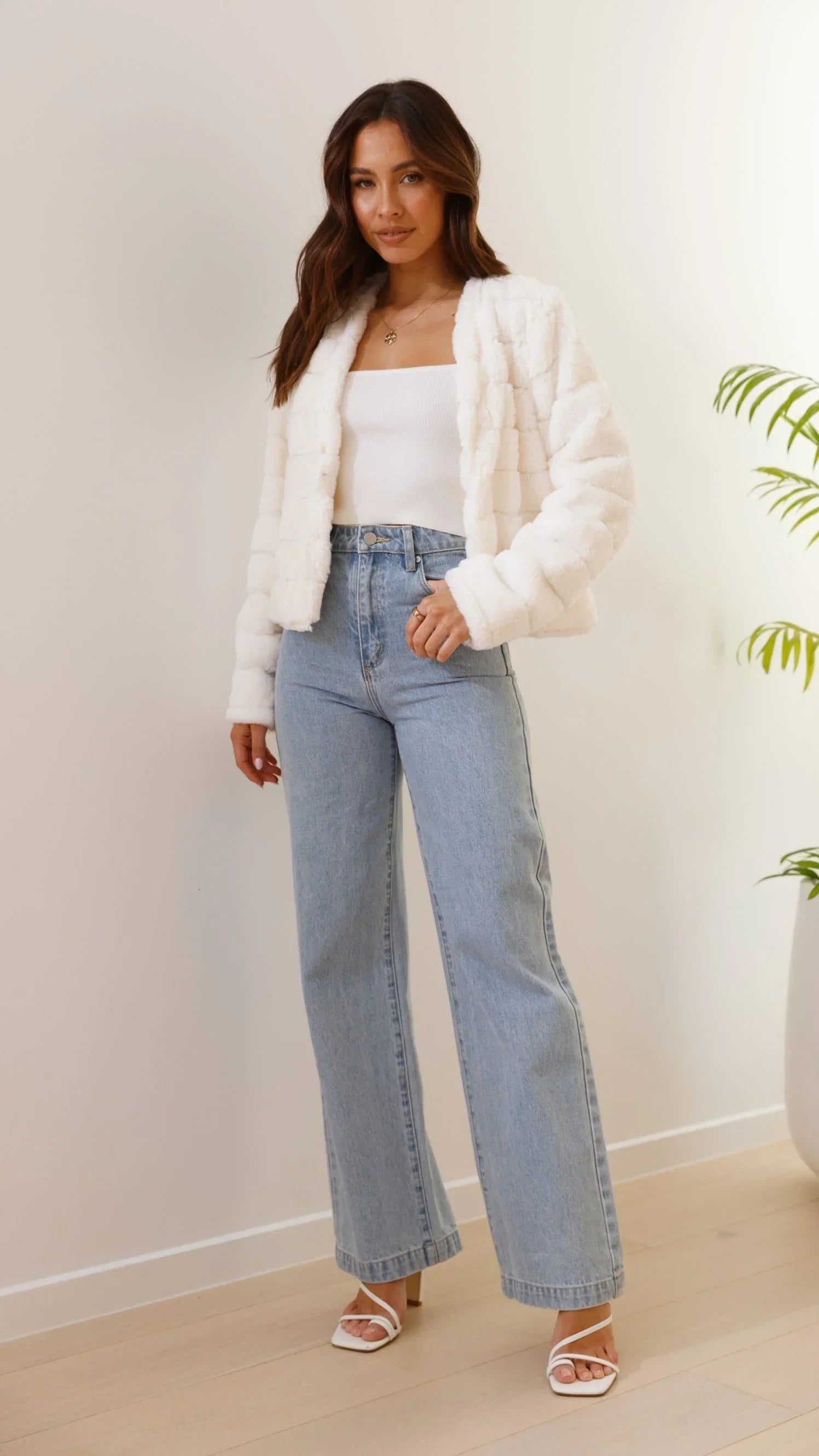 Veste courte femme en fausse fourrure à col ouvert