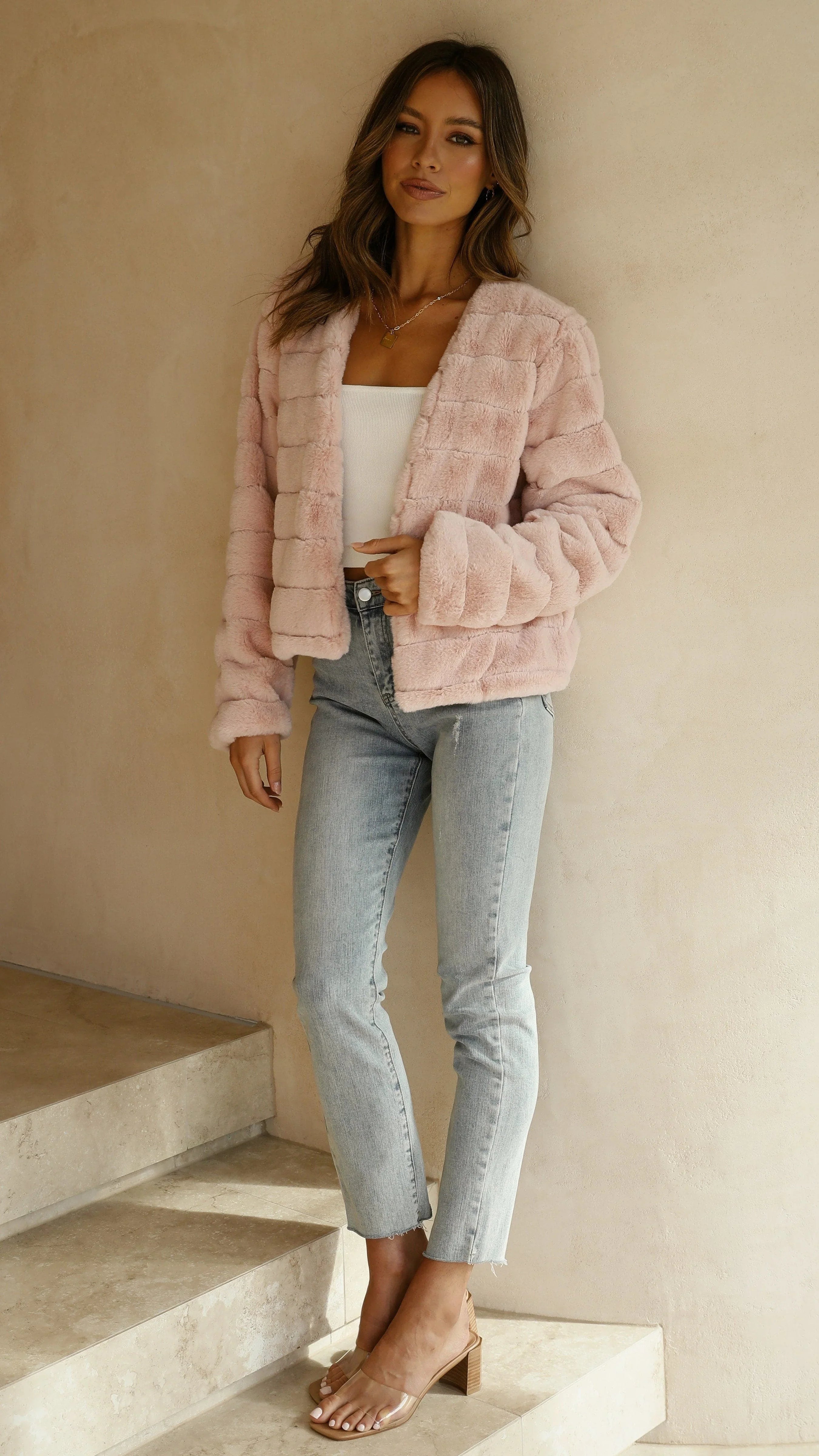 Veste courte femme en fausse fourrure à col ouvert