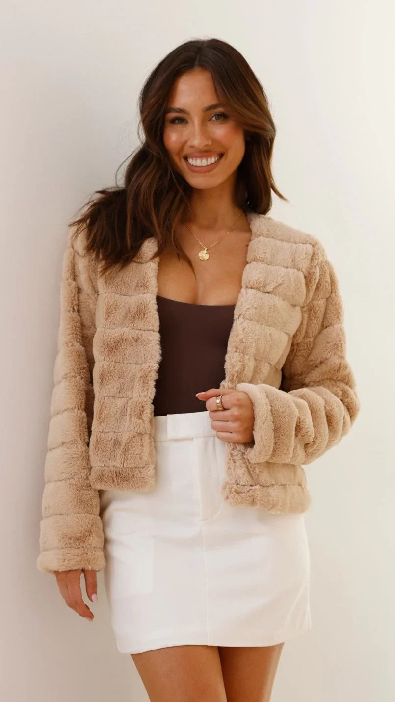 Veste courte femme en fausse fourrure à col ouvert