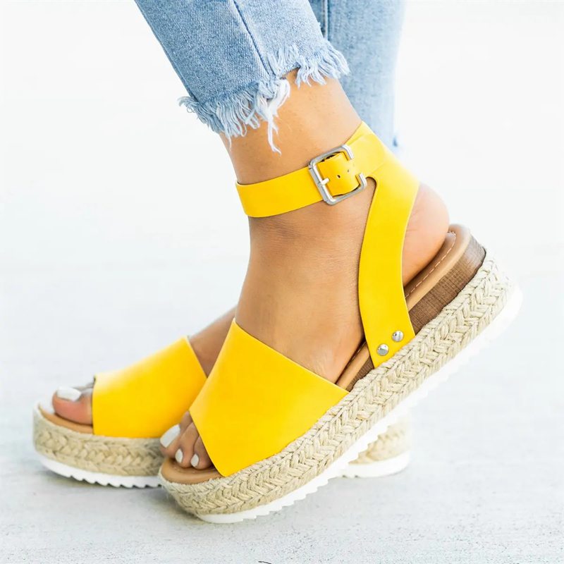 Lila Keilsandalen