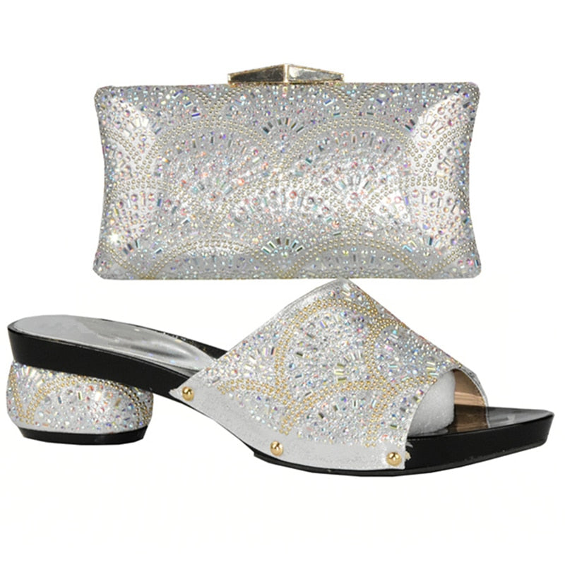 Ensemble Chaussures Et Sac Assorties Aux Couleurs Africaines