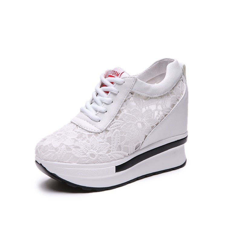 Damenschuhe mit Blumenspitze