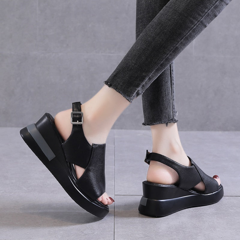 Orthopädische Keilsandalen