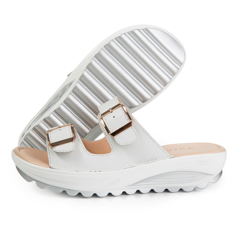 Hochwertige Keilsandalen