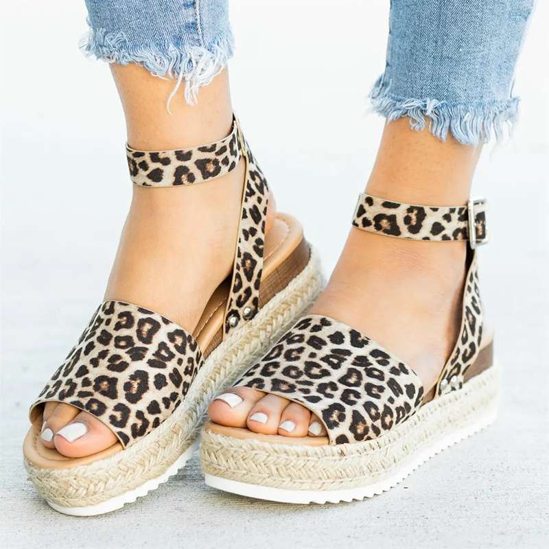 Lila Keilsandalen