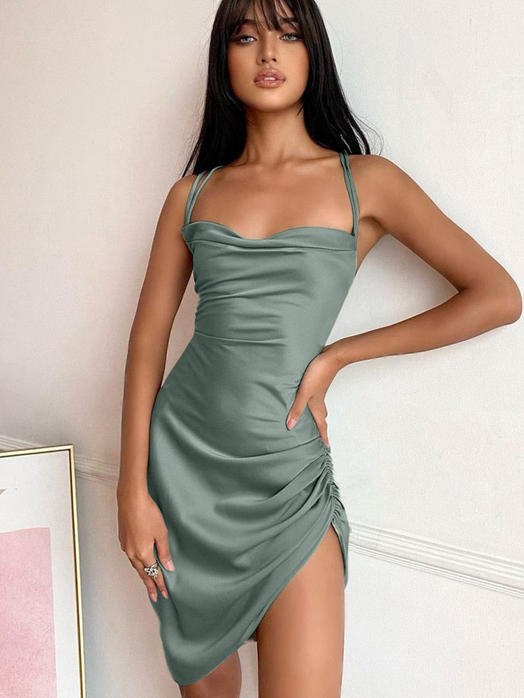 Carla, figurbetontes Kleid aus Satin
