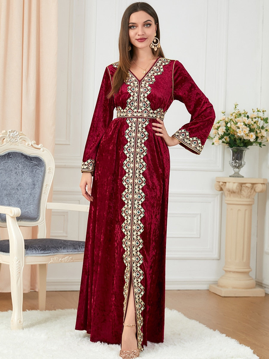 Marokkanischer Kaftan aus bordeauxrotem Samt – L'Impériale