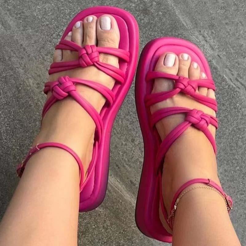 Stylen Sie Damensandalen für den Sommer mit flachen Absätzen – Gio