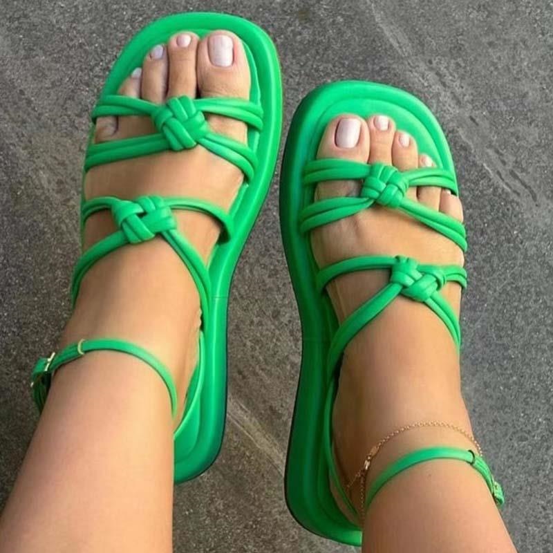 Stylen Sie Damensandalen für den Sommer mit flachen Absätzen – Gio