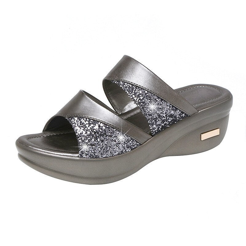 Bequeme, glitzernde Plateau-Sommersandalen mit Keilabsatz