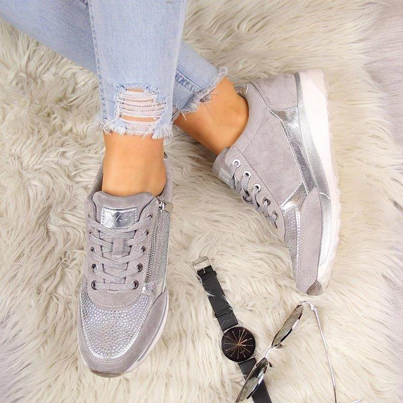 Chaussures orthopédiques décontractées pour femme.