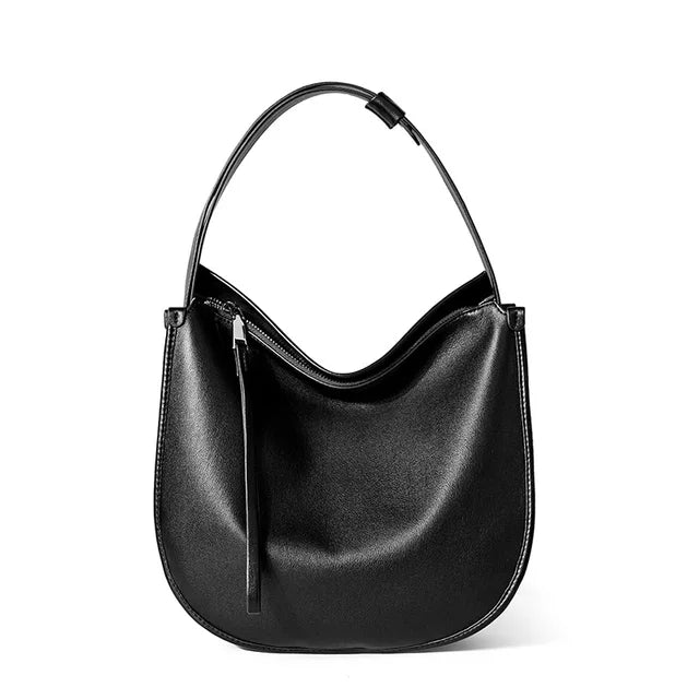 Sac à main cuir noir porté épaule