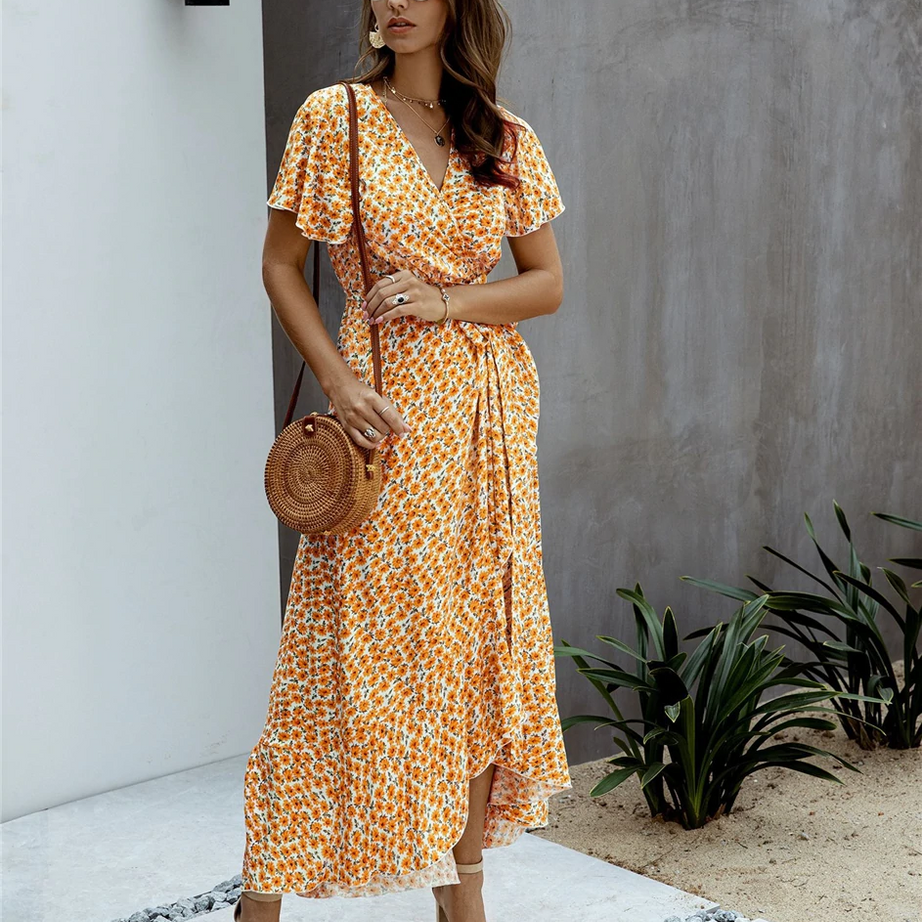 Langes böhmisches Blumenschlitzkleid