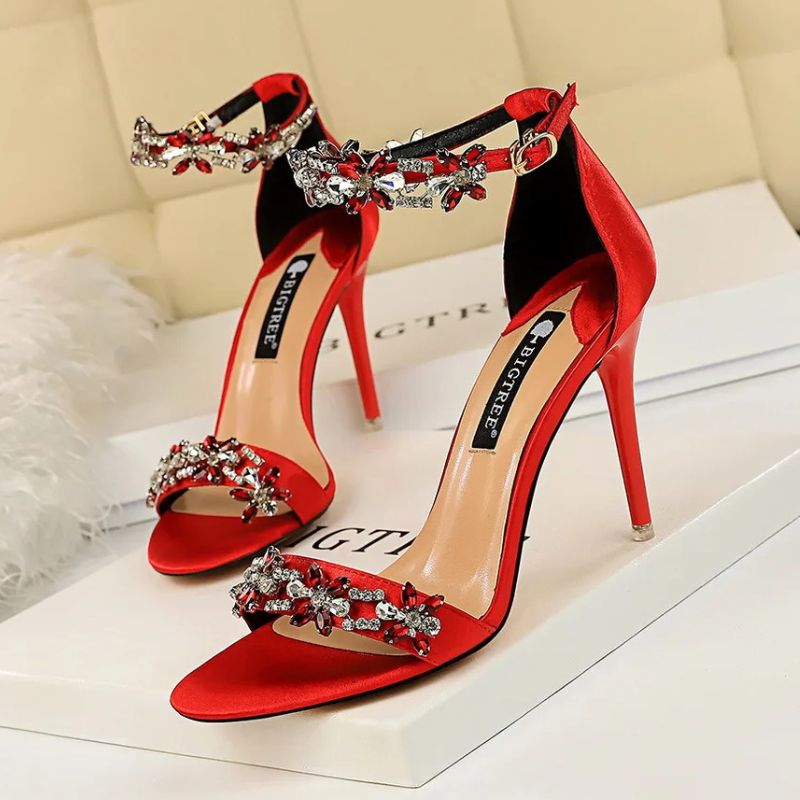 Sandales À Talons Aiguilles Avec Strass Brillants Élégants