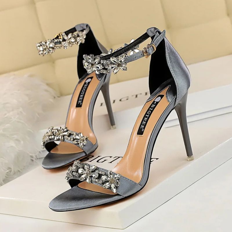 Sandales À Talons Aiguilles Avec Strass Brillants Élégants