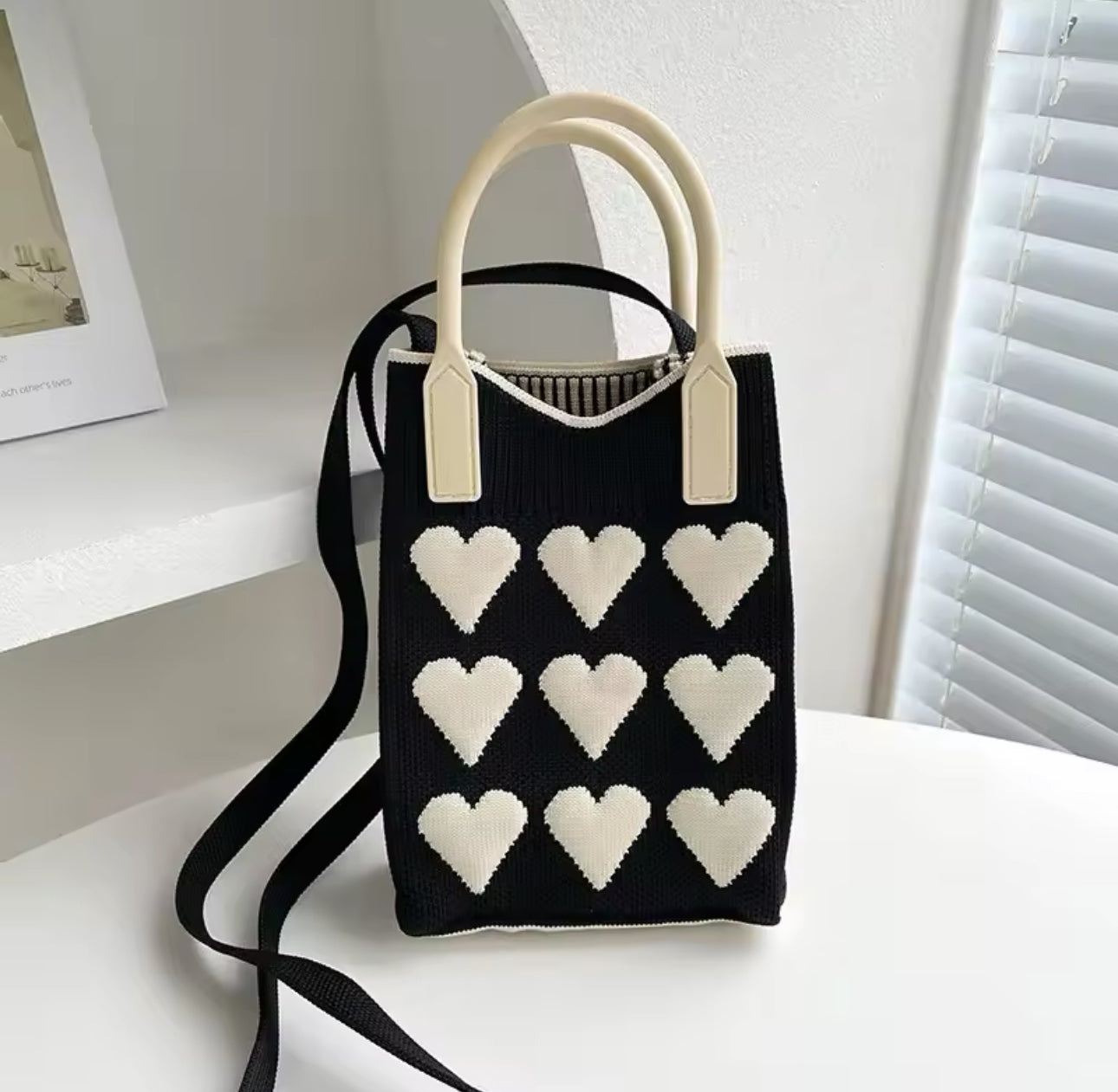 Sac à main - Love Thyself disponible en plusieurs couleurs