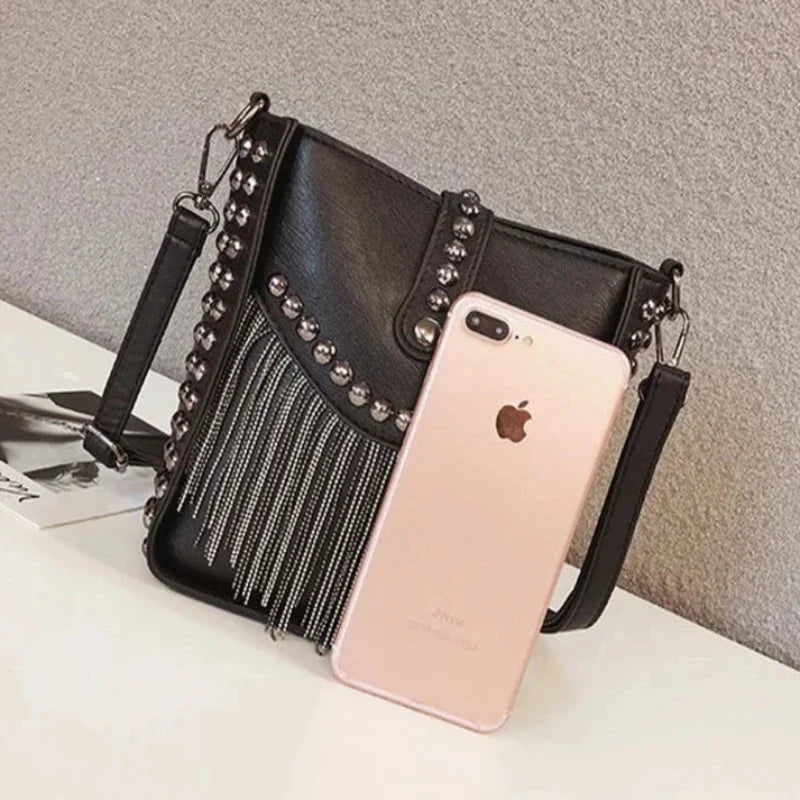 Sac Bandoulière Femme à Frange et Rivet Métallique