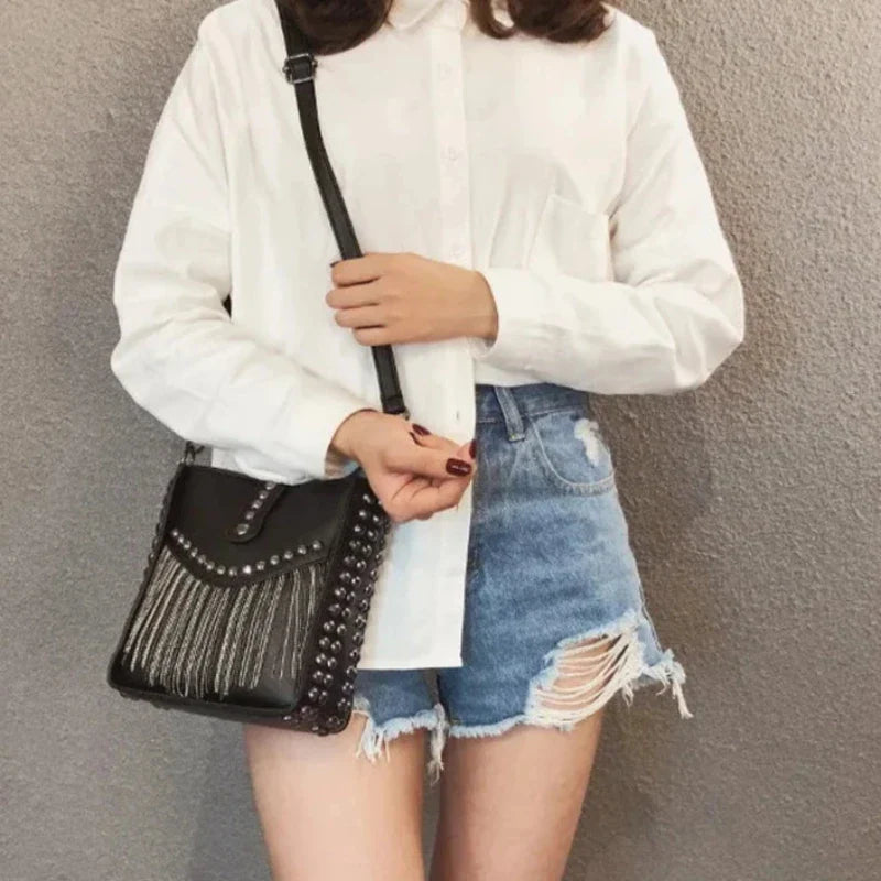 Sac Bandoulière Femme à Frange et Rivet Métallique