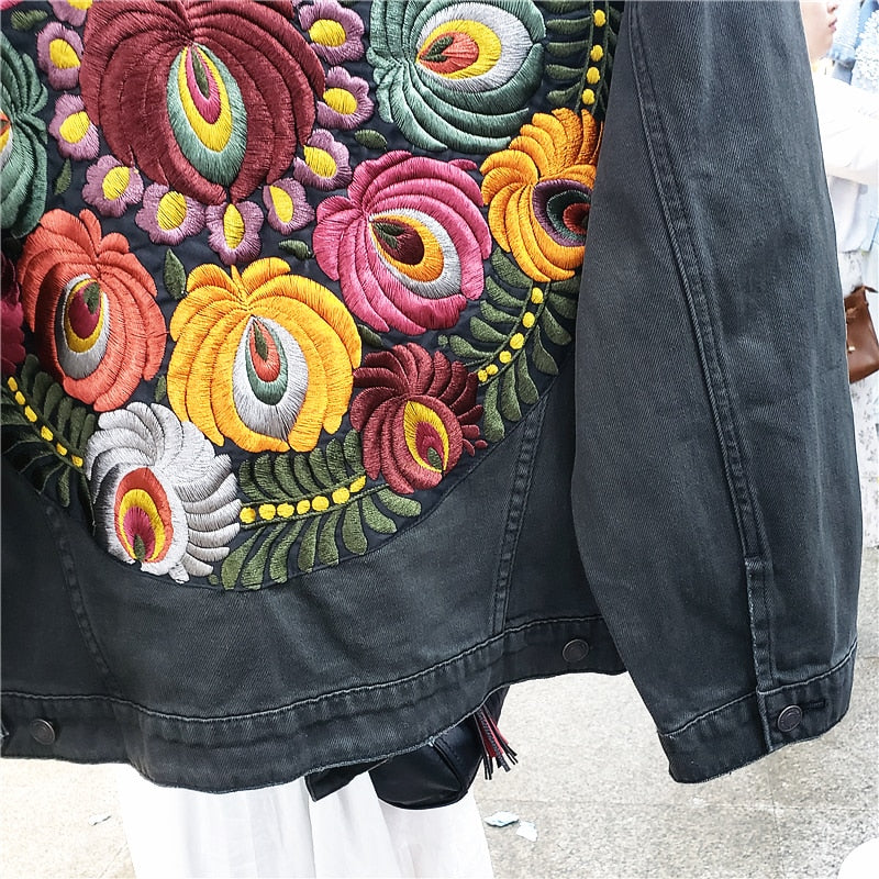 Jeansjacke mit Blumenstickerei
