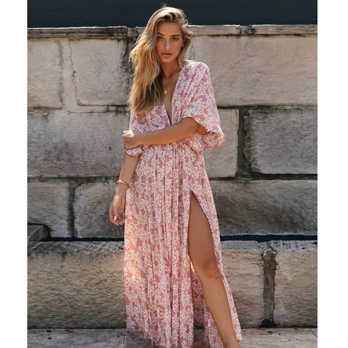 Böhmisches puderrosa Schlitzkleid