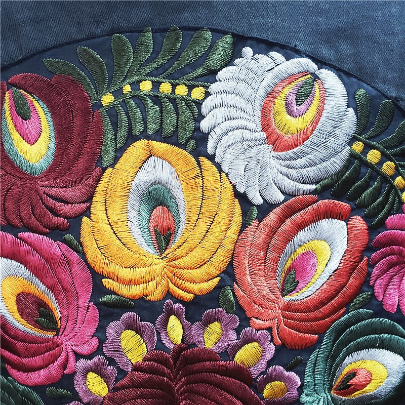 Jeansjacke mit Blumenstickerei