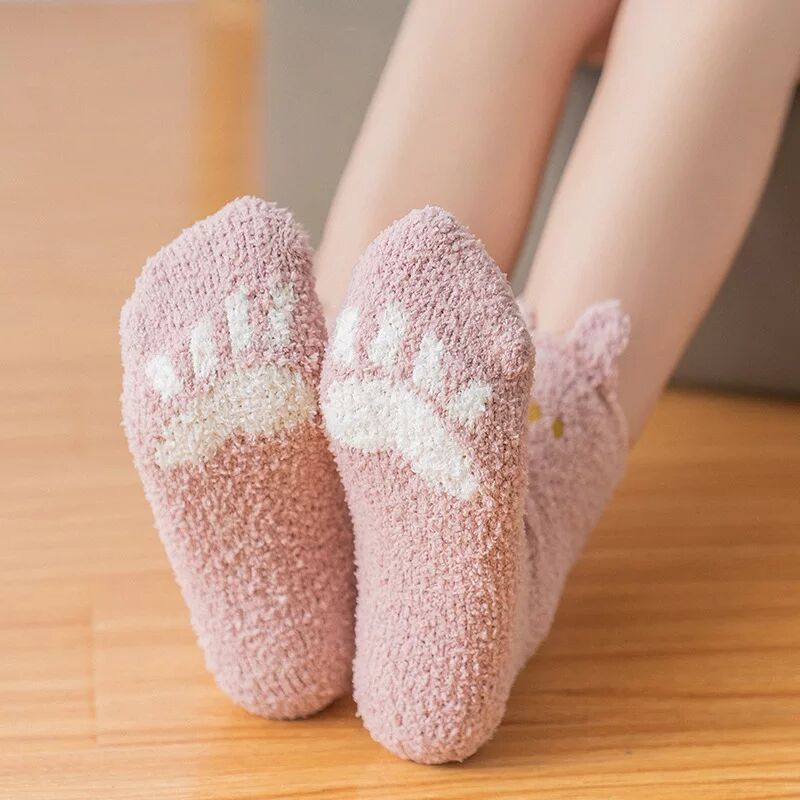 Chaussettes longues et moelleuses pour femme avec motif empreinte de patte Lainey
