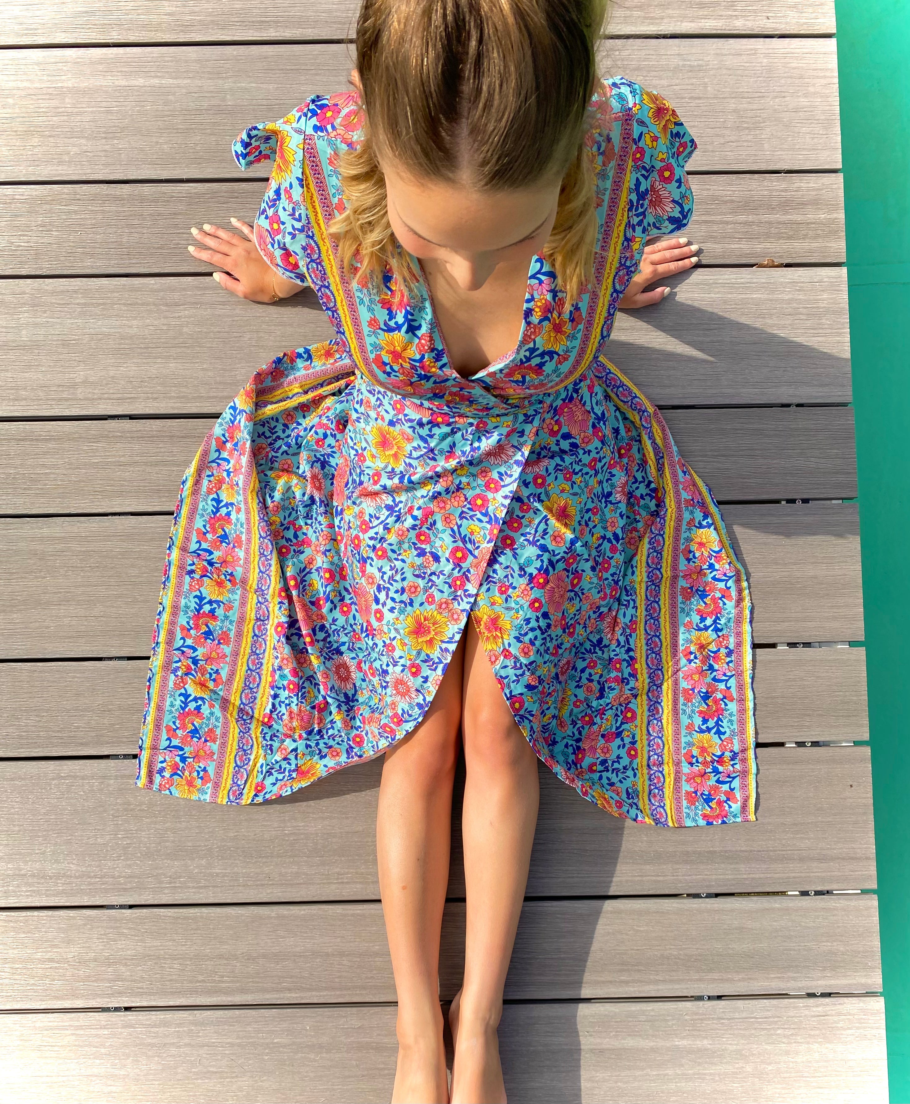 Böhmisches, hoch geschnittenes langes Kleid