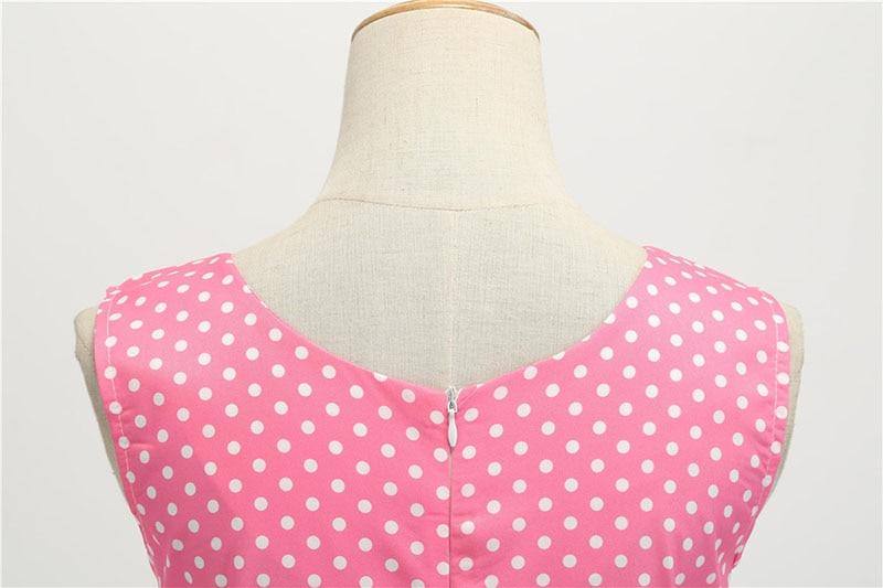 Vintage rosa Kleid mit kleinen weißen Polka Dots