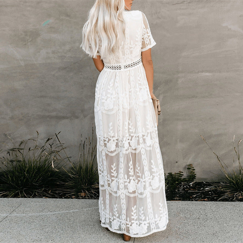 Langes Kleid aus böhmischer Spitze
