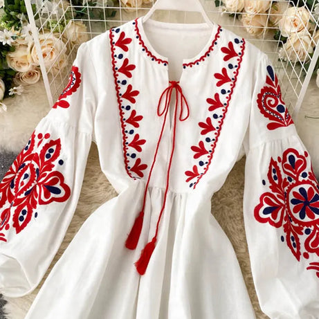 Robe bohème plissée à fleurs brodées pour femmes Shally