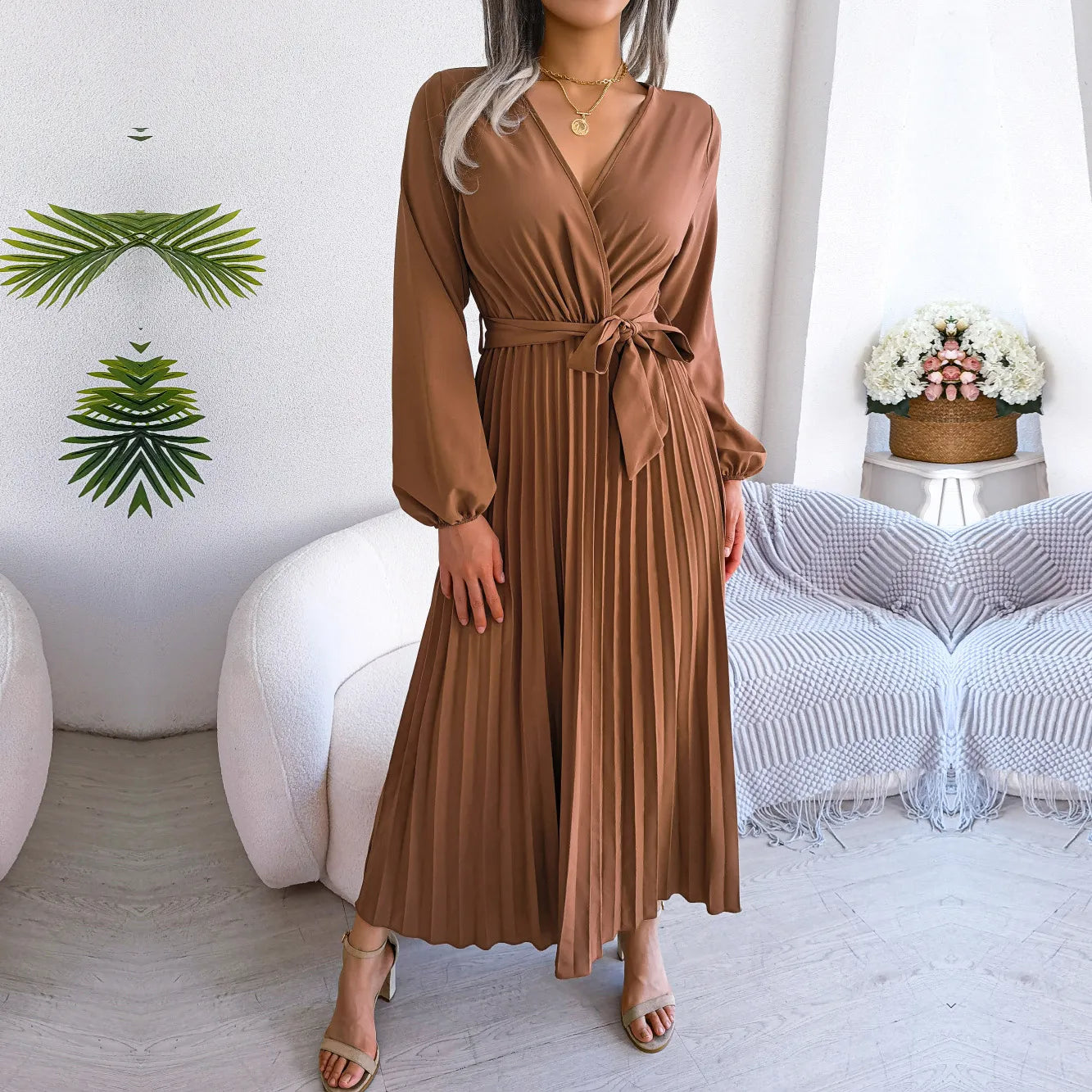 Nadine – Langes Plissee-Abendkleid mit V-Ausschnitt für Damen