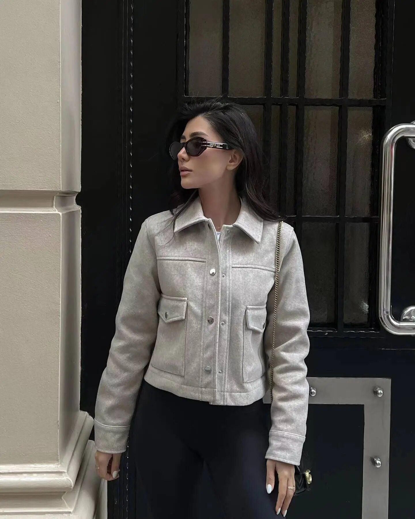 Schicke Jacke mit buntem Kragen mit Lift für Damen