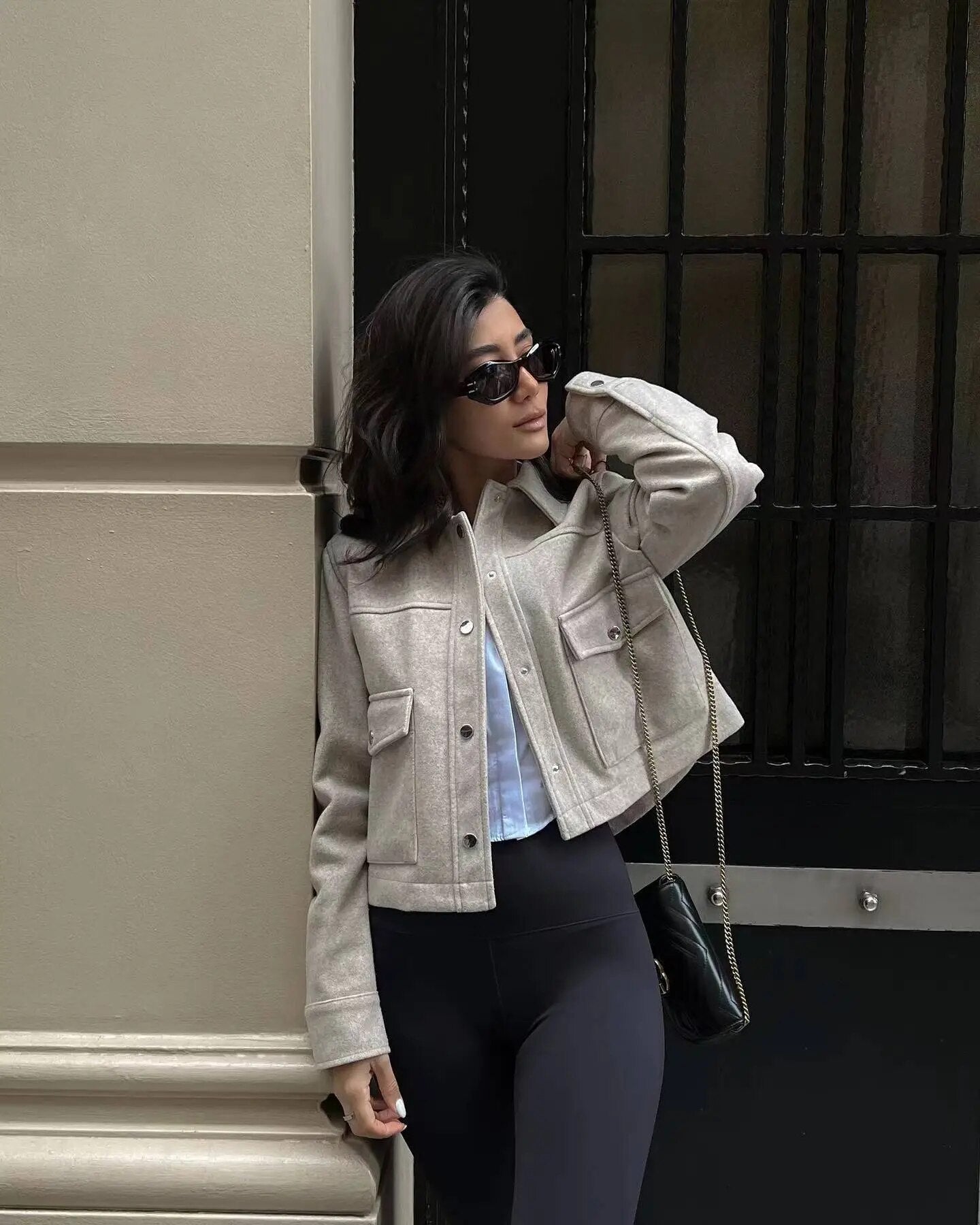 Schicke Jacke mit buntem Kragen mit Lift für Damen