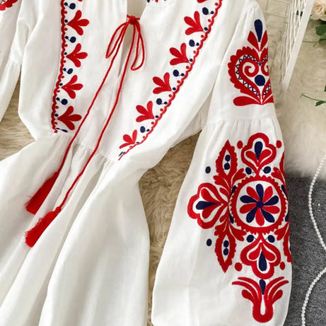 Robe bohème plissée à fleurs brodées pour femmes Shally