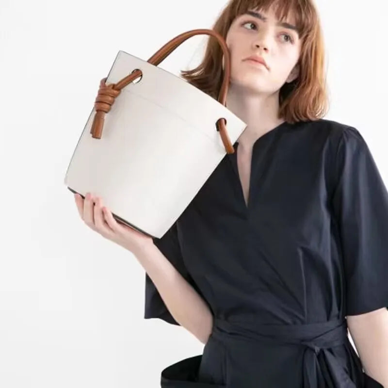 Sac Femme Seau Versatile et Luxueux