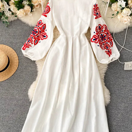 Robe bohème plissée à fleurs brodées pour femmes Shally