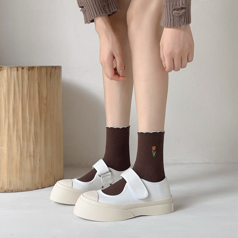 Chaussettes chaudes femme longues avec broderie motif tulipes Zariah